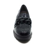 Pitillos mocassin zwart crocco lakleer 5341